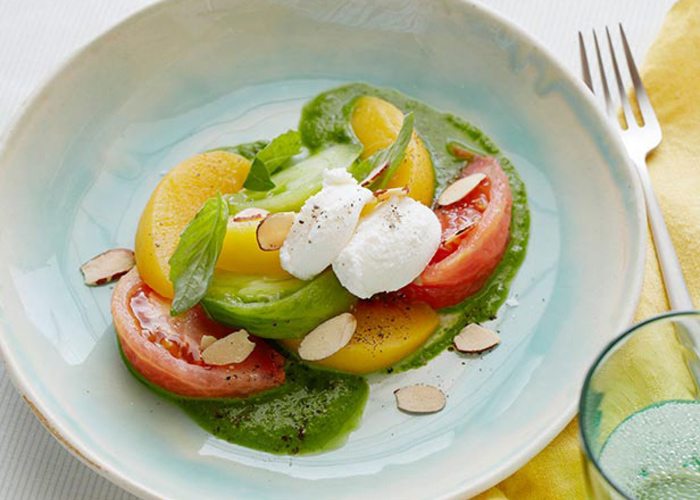 Salata de rosii, piersici si ricotta 1 salata de rosii