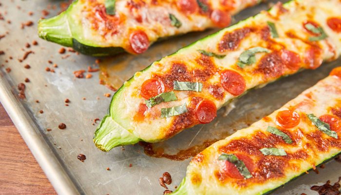 dovlecei umpluti cu mozzarella si pepperoni